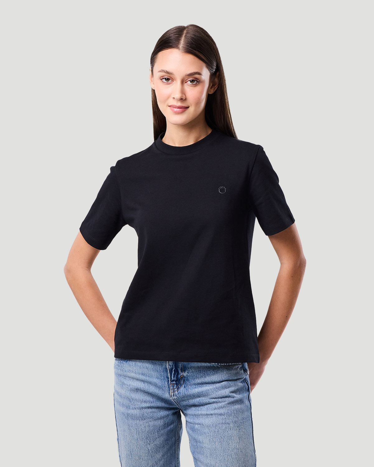 Women's Essential T-shirt - Jet Black image number 2